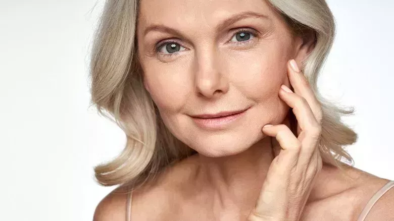 ¿Qué es el resveratrol y por qué debería añadirlo a su rutina de cuidado de la piel? - La lista