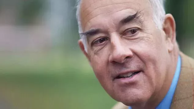 ¿Quién es el Dr. James Colthurst, amigo e intermediario de la princesa Diana?