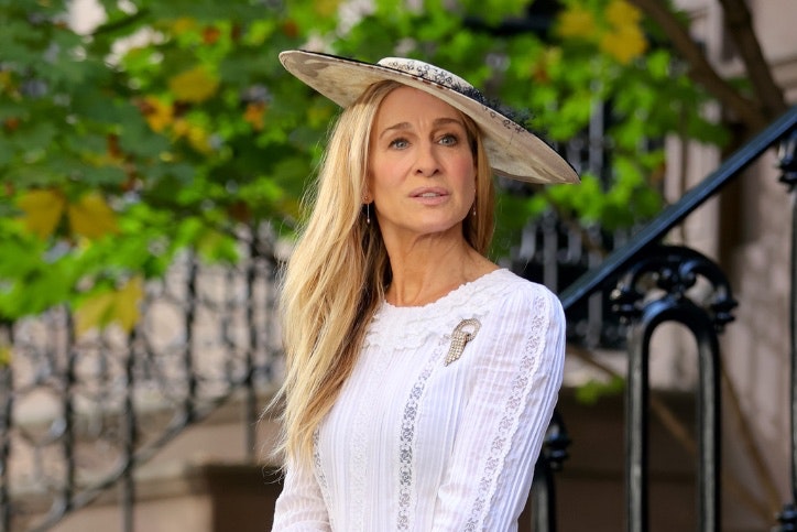 Sarah Jessica Parker deslumbra marcando tendencia.