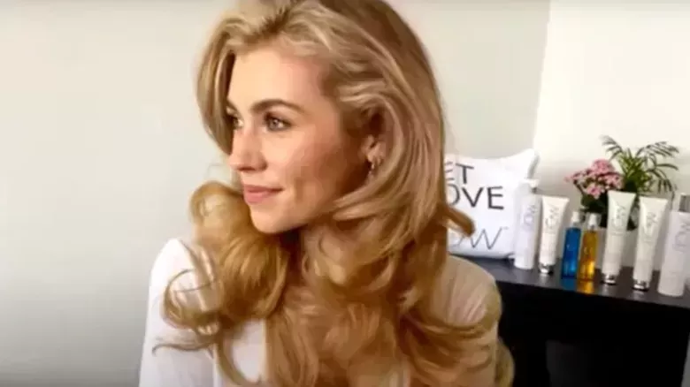 Cómo imitar la tendencia del pelo esponjado de TikTok - La lista