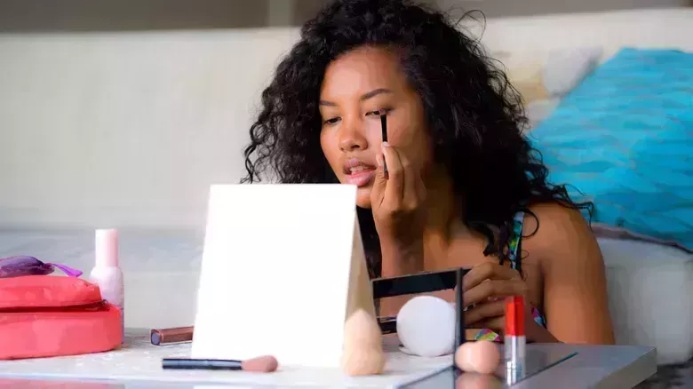 Cómo maquillarse para equilibrar rasgos asimétricos - La lista