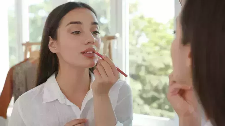 Cómo maquillarse para equilibrar rasgos asimétricos - La lista