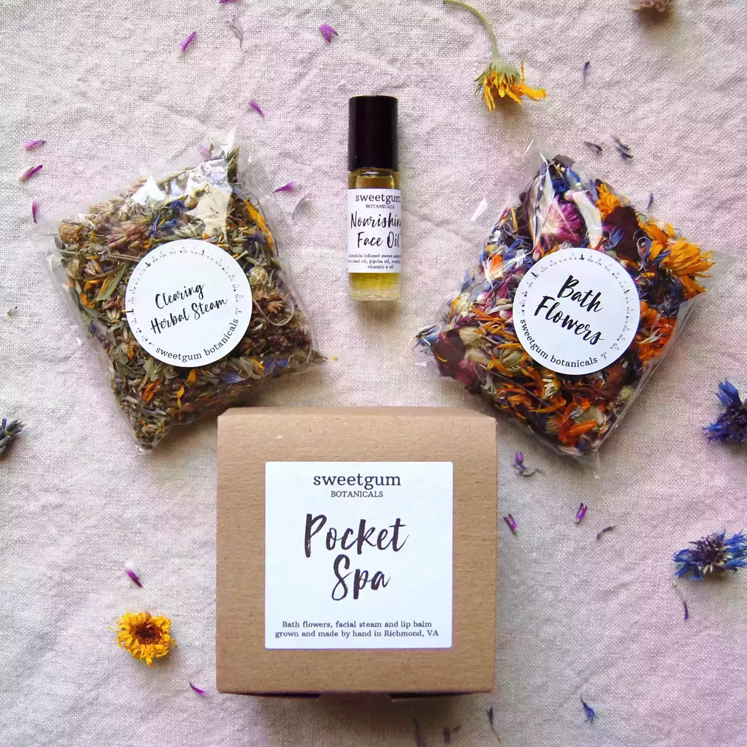 El mejor regalo de Navidad para tu mejor amiga soltera es la almohada "Novio" de 35 dólares de Amazon 