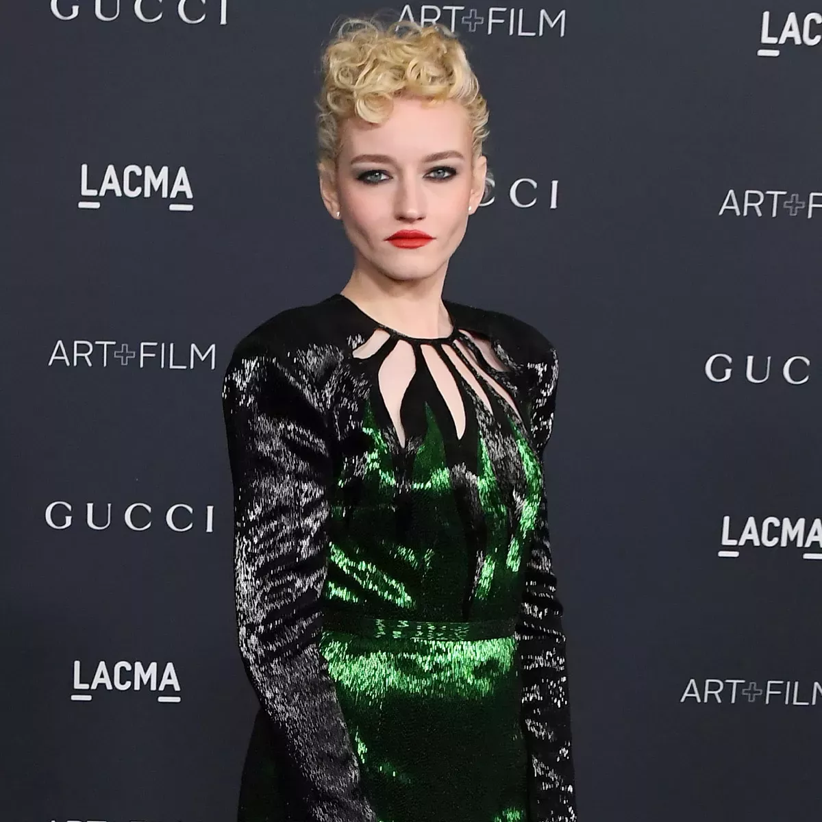 Julia Garner comparte una rara foto con su marido Mark Foster