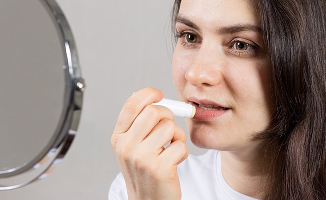 Por qué los aceites labiales deben estar en tu lista este invierno
