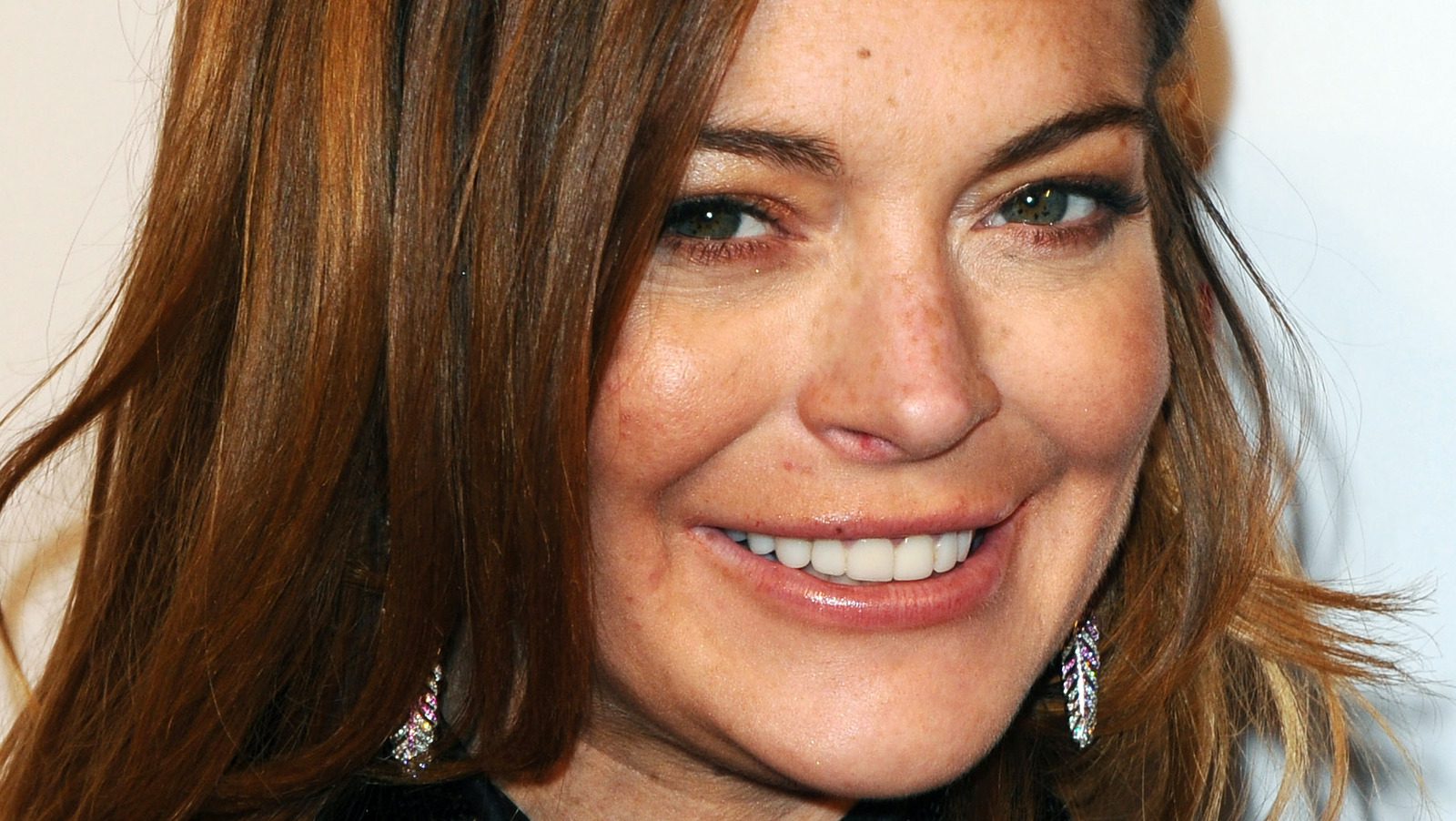 Qué debes preguntar a tu estilista si quieres el pelo castaño de Lindsay Lohan