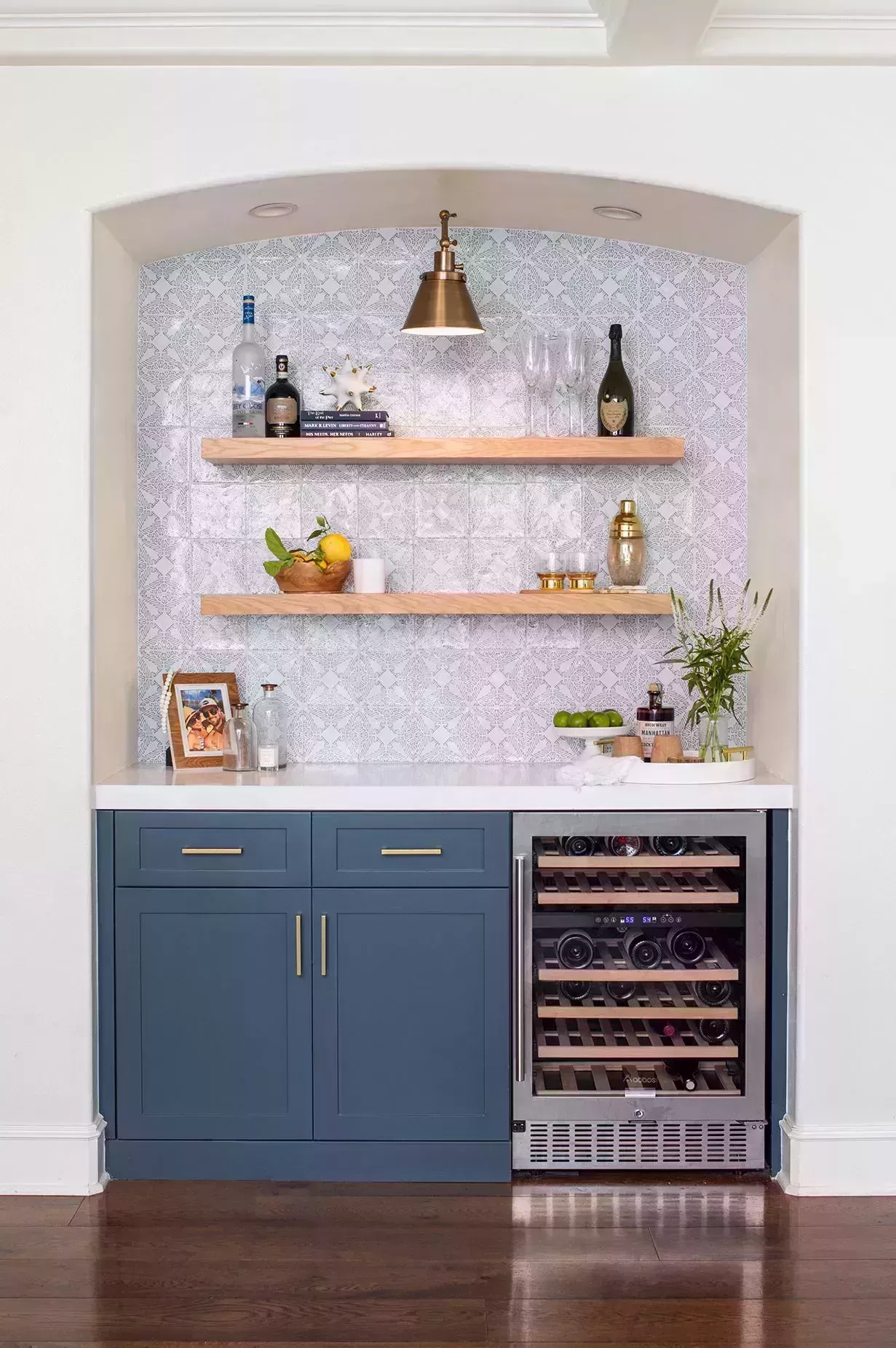 home bar ideas, tiled backsplash and blue cabinets
