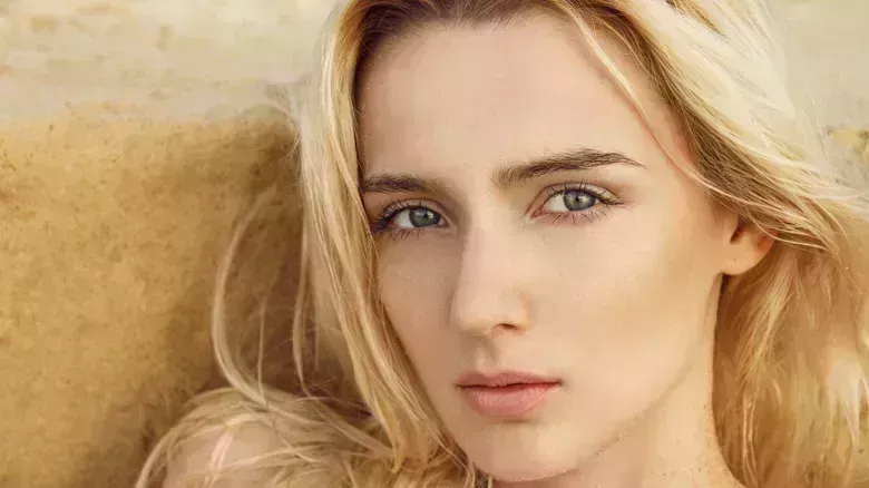 Cómo elegir el mejor color de cejas para ti