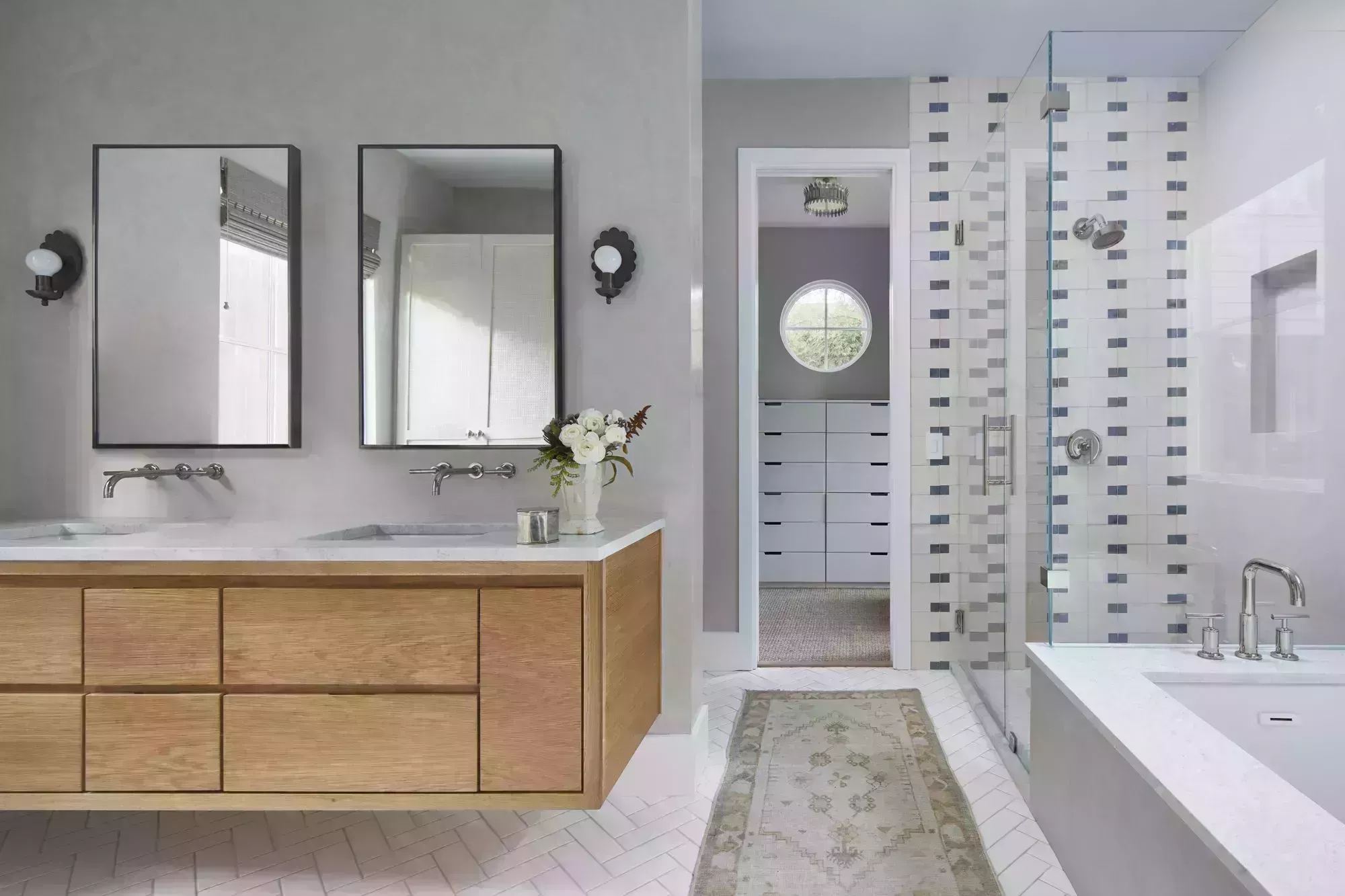 Cómo modernizar el diseño de su cuarto de baño