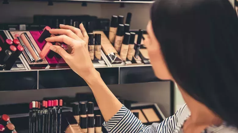 Por qué incorporar el colorete líquido a tu rutina de belleza