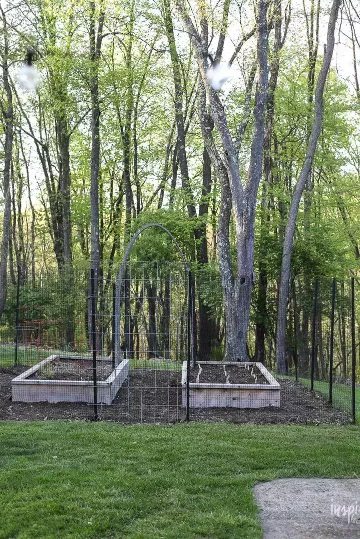 Puedes hacer tú mismo estas ideas baratas de camas elevadas para jardín