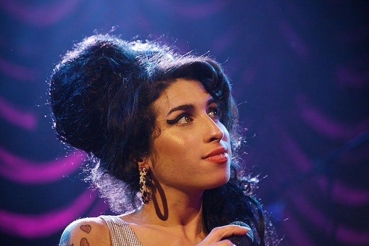 Ya está aquí la primera imagen de la biopic de Amy Winehouse