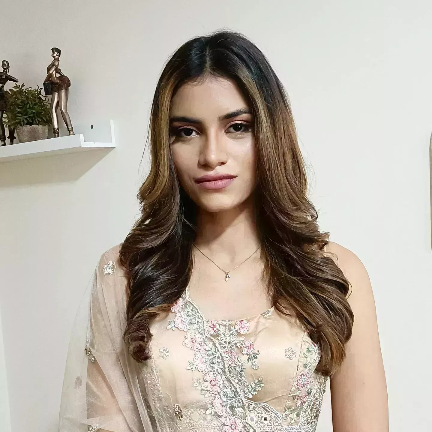 29 peinados de invitada de boda magníficos para probar en 2023