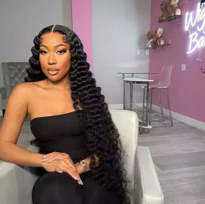 29 peinados de invitada de boda magníficos para probar en 2023