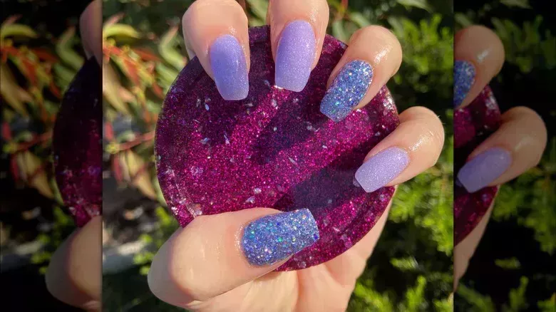 35 diseños de uñas en polvo de inmersión e ideas para su próxima manicura