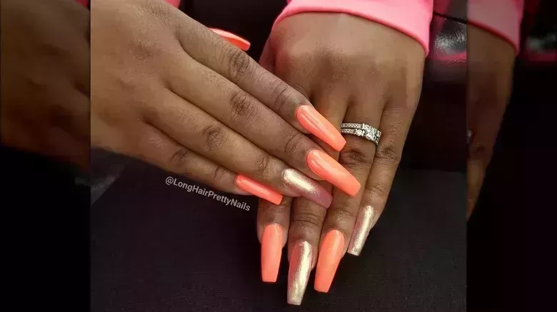 35 diseños de uñas en polvo de inmersión e ideas para su próxima manicura