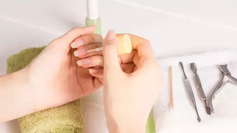 Cómo revivir las uñas dañadas tras demasiada manicura de gel