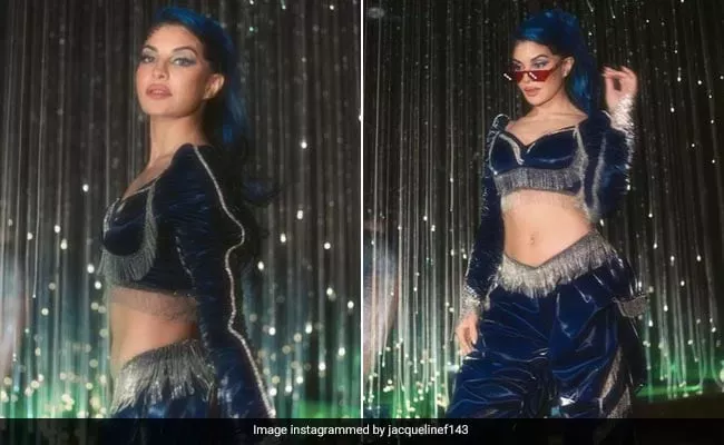 Con su pelo azul recogido en una coleta, Jacqueline Fernandez le haría la competencia a Marge Simpson