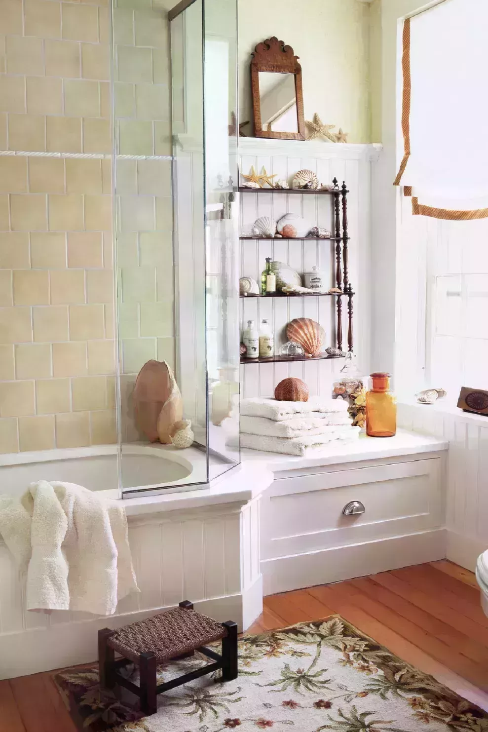 Estos diseños de baños blancos no tienen nada de aburridos 