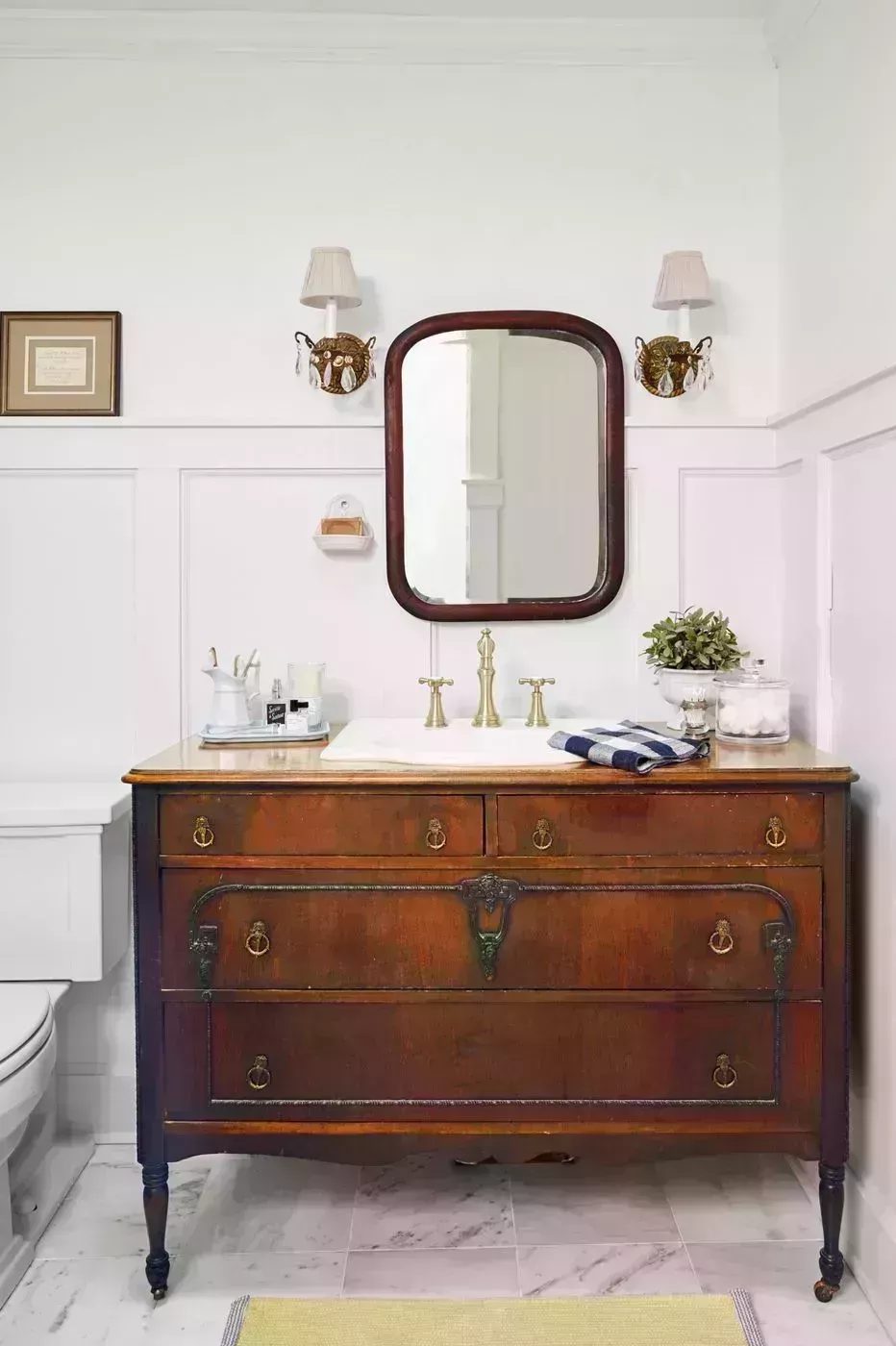 Estos diseños de baños blancos no tienen nada de aburridos 