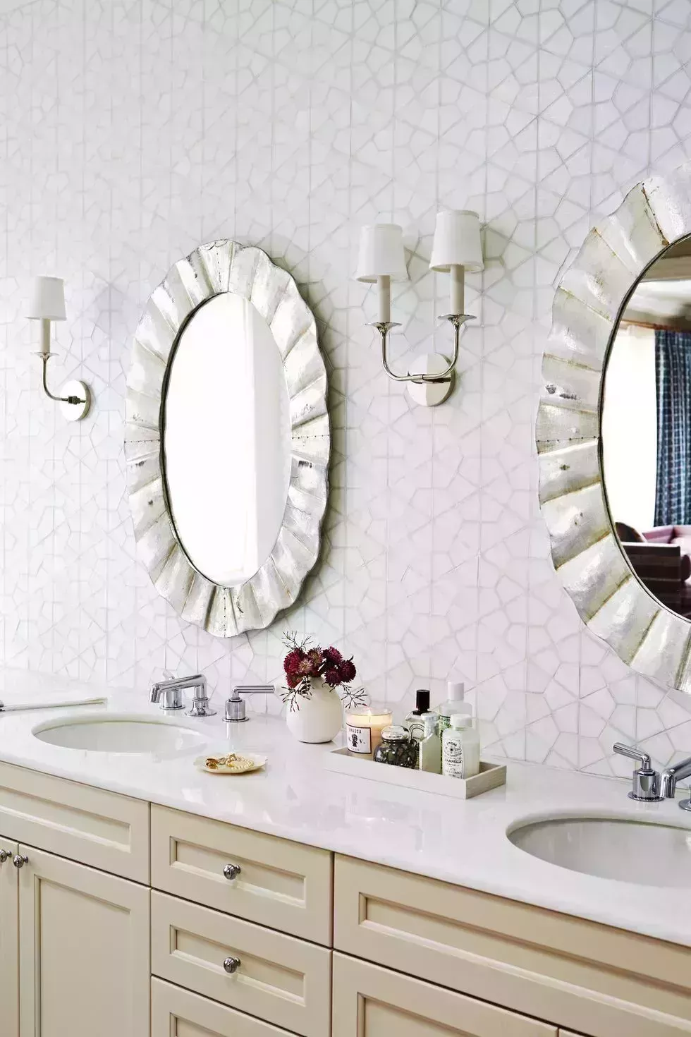 Estos diseños de baños blancos no tienen nada de aburridos 