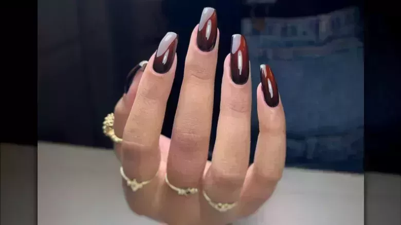 Las uñas pintadas con aerógrafo son el look retro con posibilidades ilimitadas