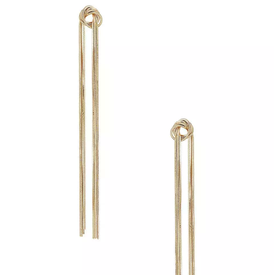 Los clásicos pendientes de aro estarán de moda este año, ¿por qué?