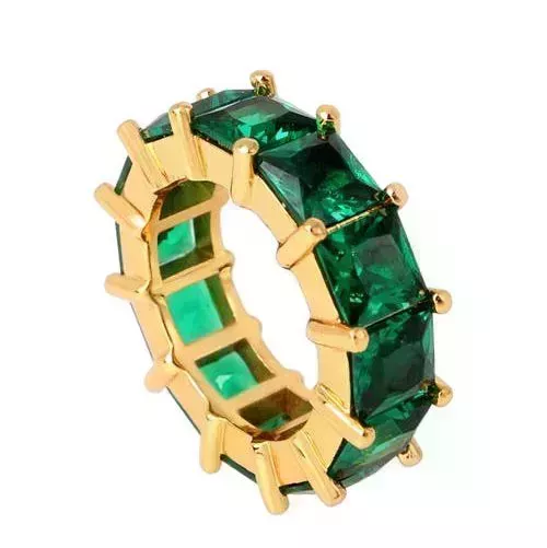 Los clásicos pendientes de aro estarán de moda este año, ¿por qué?