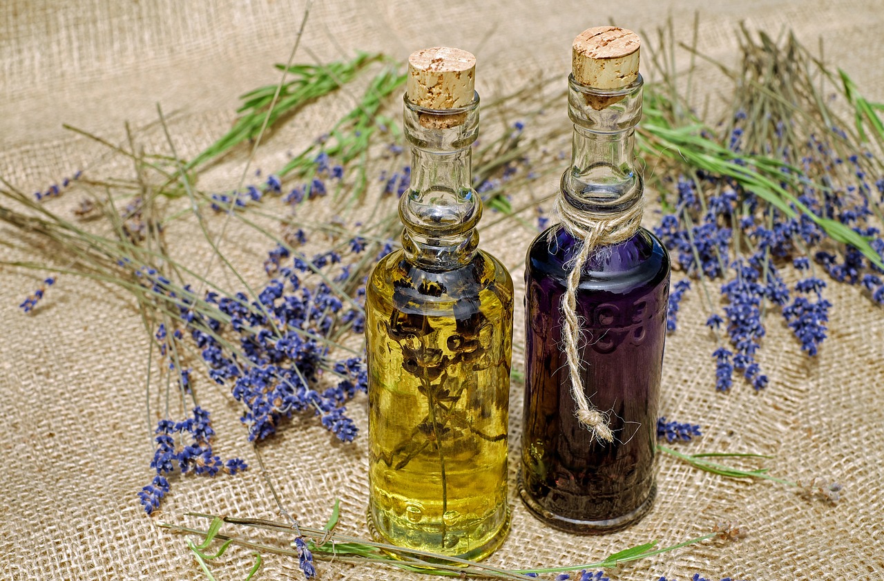 ¿Qué beneficios tiene el aceite de lavanda?