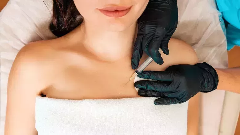 ¿Busca un aumento de pechos más natural? Un aumento de pecho 