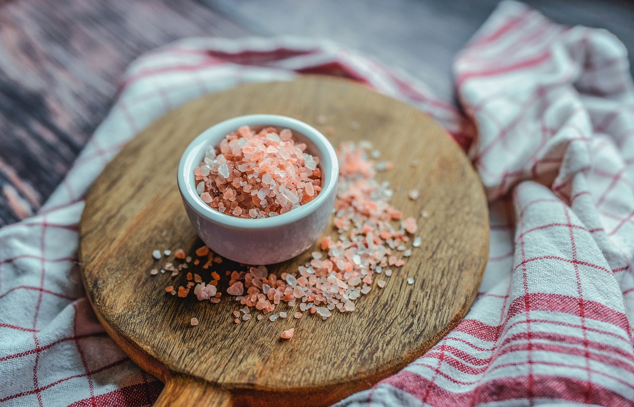 ¿Cómo se usa la sal rosa del Himalaya?
