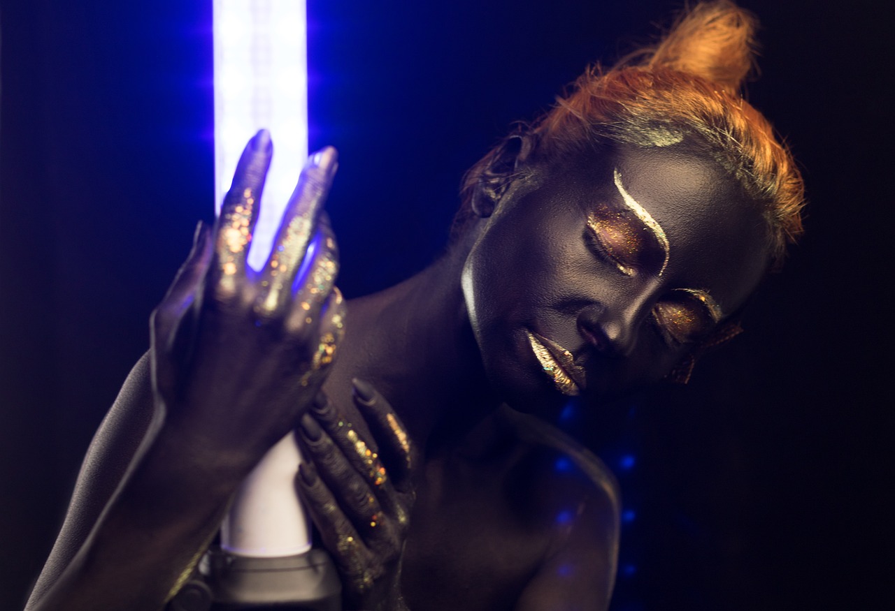 ¿Cómo se utiliza el iluminador corporal?