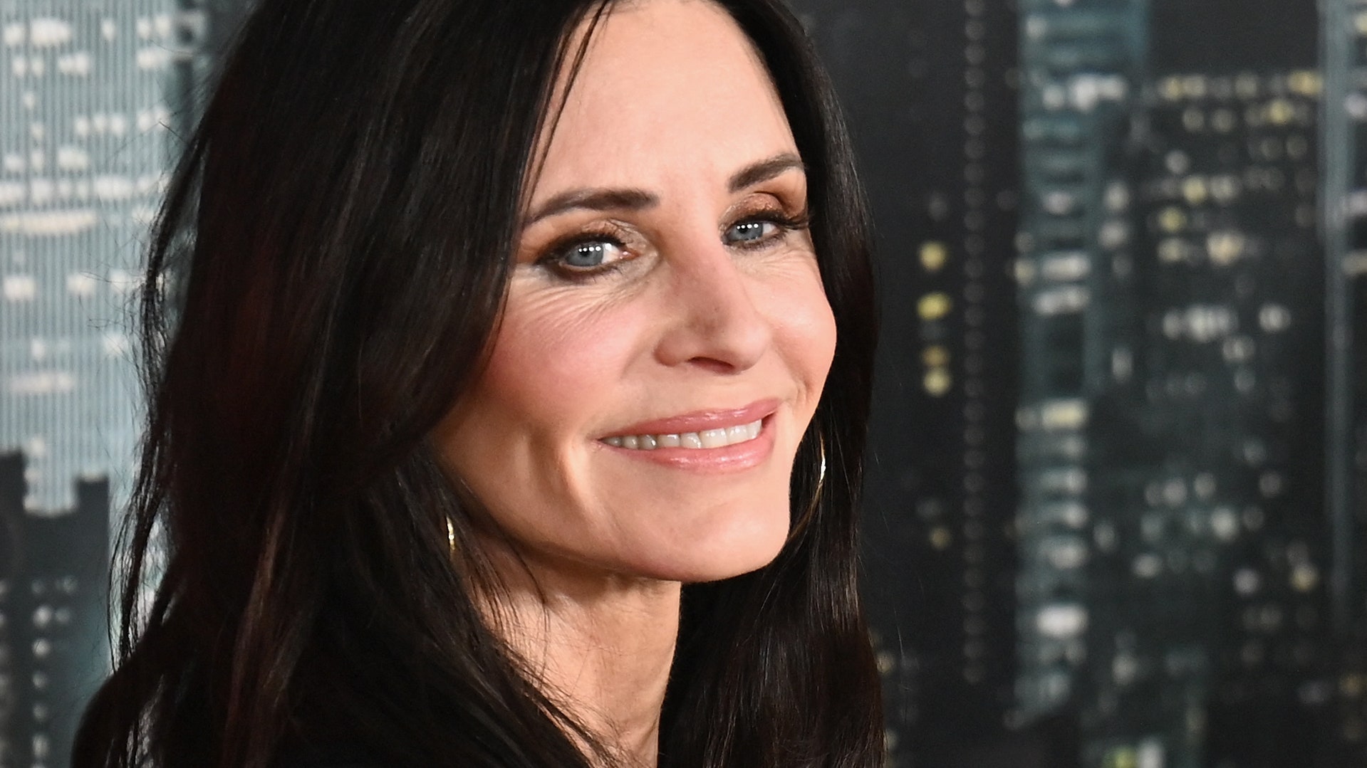 Courteney Cox dice que no podía decir cómo eran sus rellenos antes de que se los disolvieran