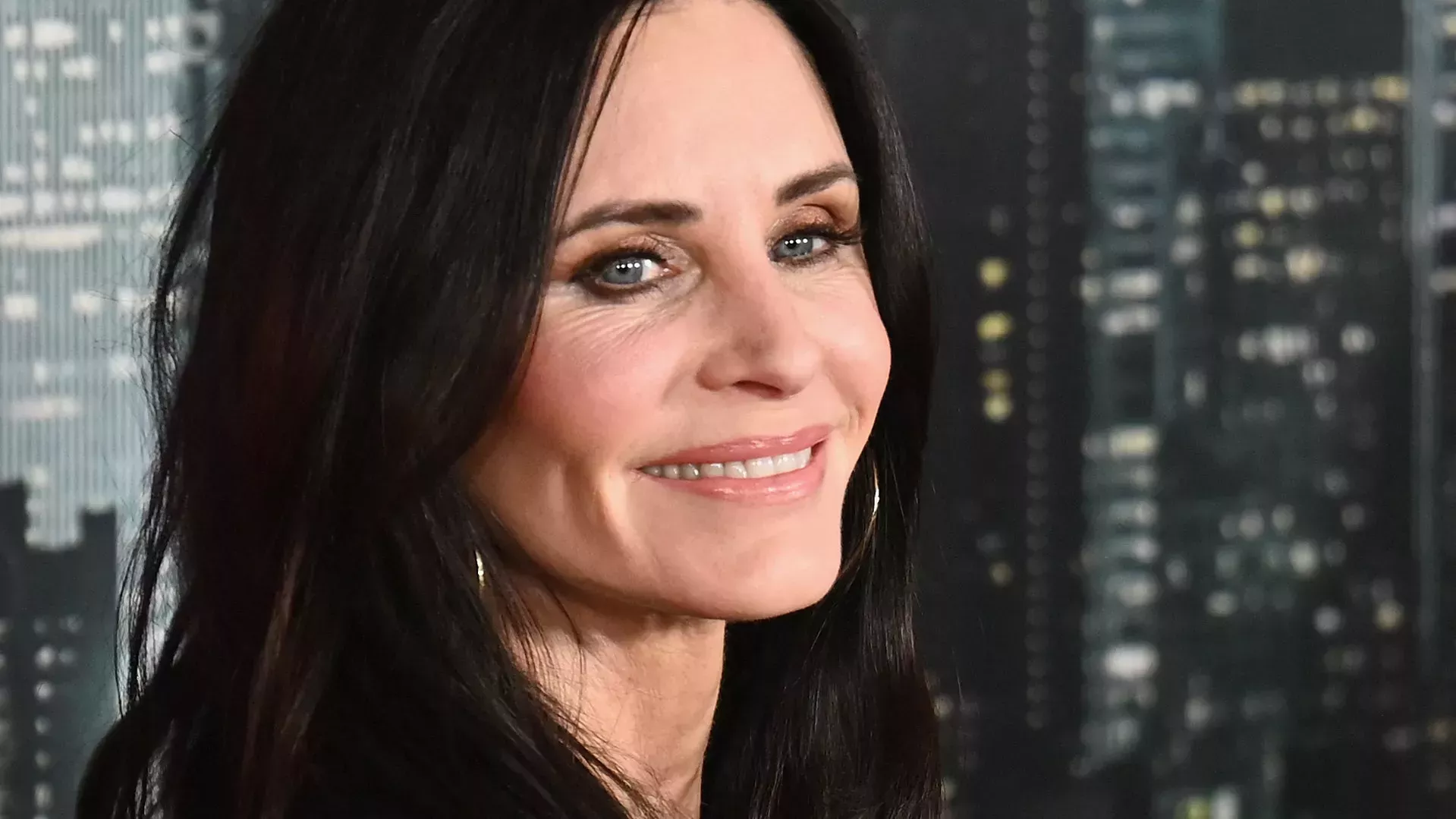 Courteney Cox dice que no podía decir cómo eran sus rellenos antes de que se los disolvieran