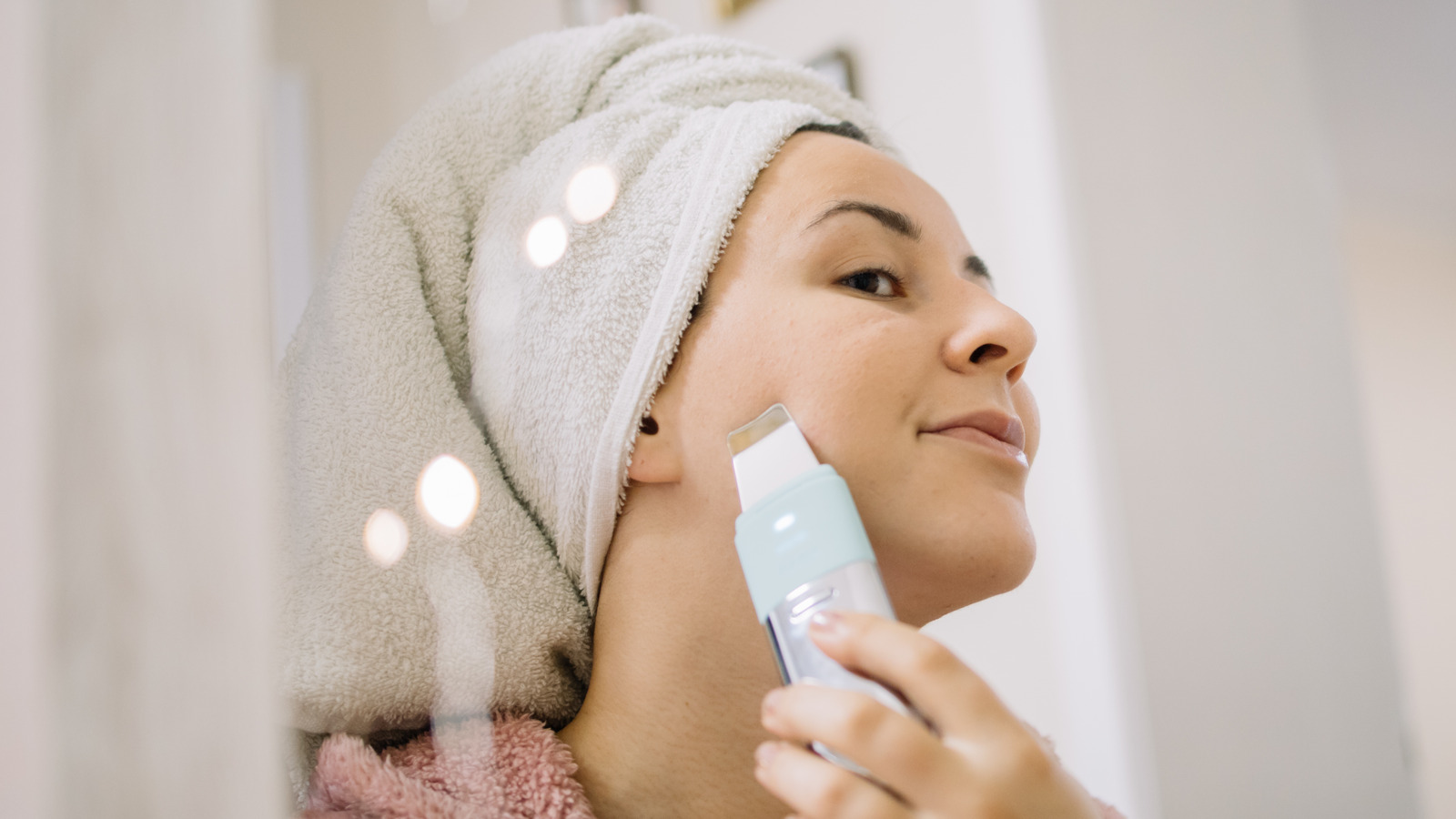 Las espátulas exfoliantes son la última moda en cuidado de la piel, pero ¿las respaldan los dermatólogos?
