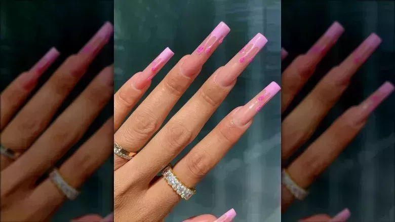 Las uñas largas y cuadradas están de moda y son la base perfecta para el nail art