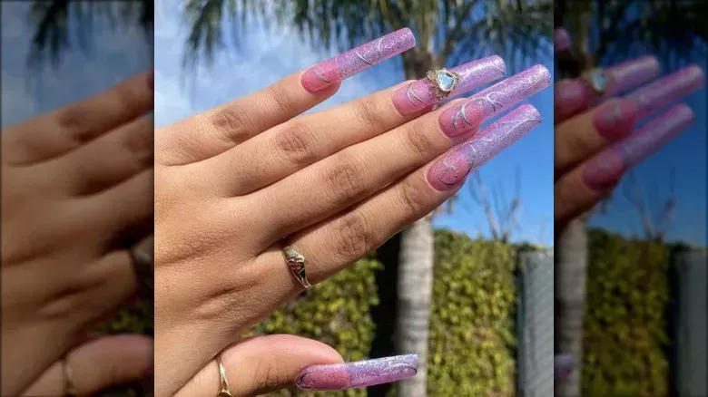 Las uñas largas y cuadradas están de moda y son la base perfecta para el nail art