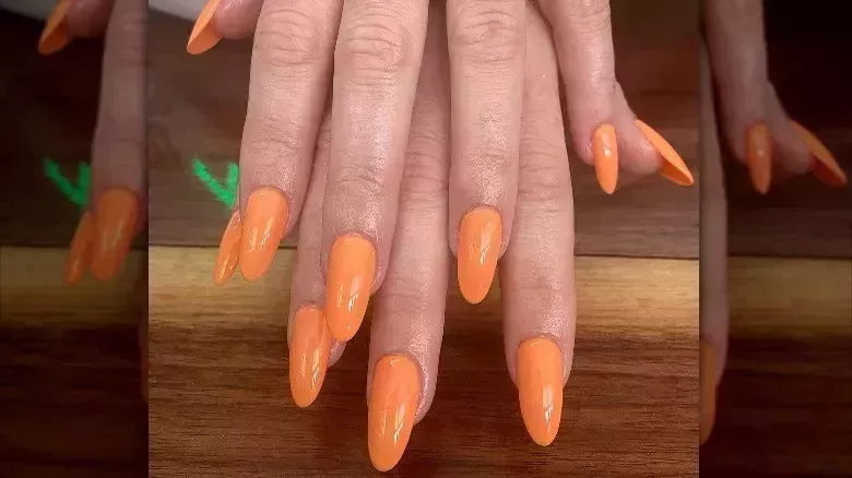 Creamsicle Glazed Nails son la tendencia en uñas que te dejará sedienta