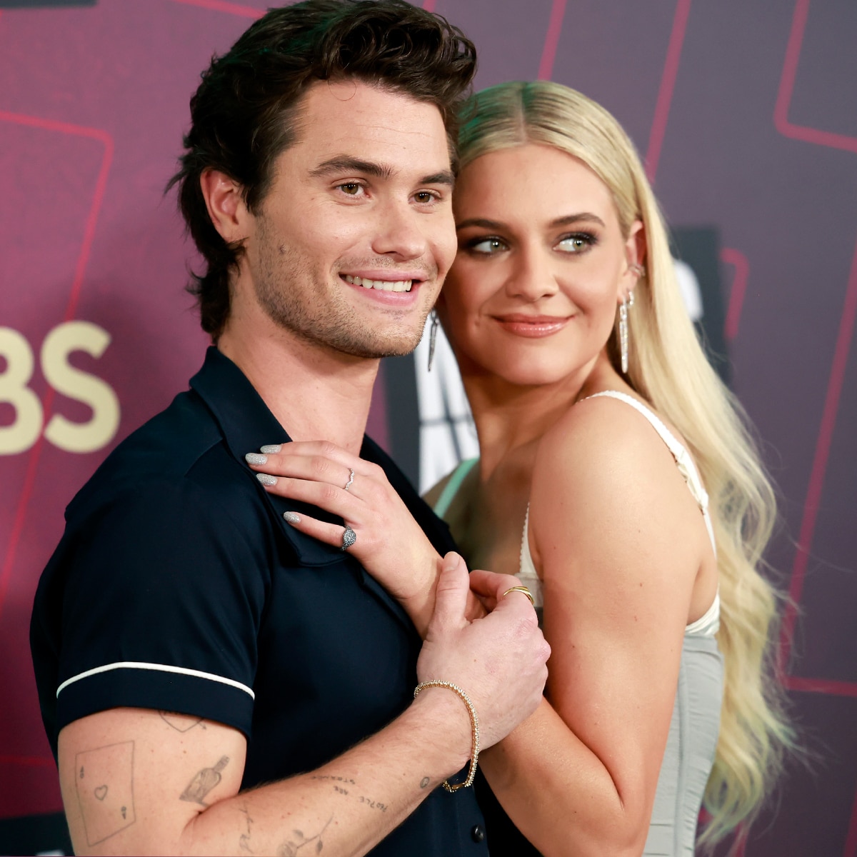 Kelsea Ballerini y Chase Stokes debutan en la alfombra roja de los CMT Music Awards 2023
