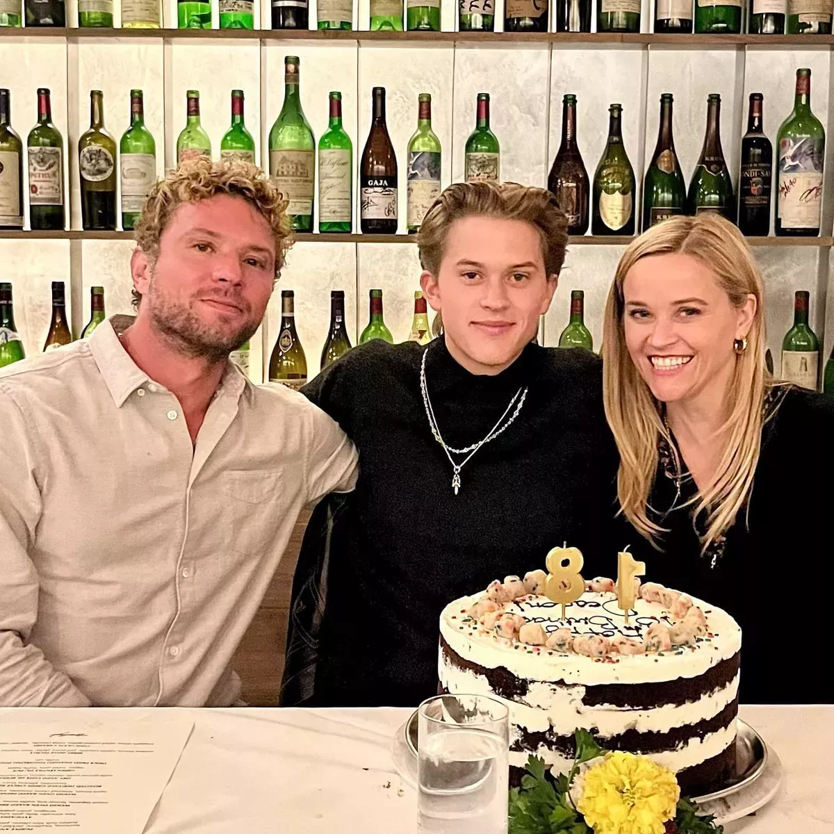 Reese Witherspoon y su ex Ryan Phillippe celebran el lanzamiento del álbum de su hijo Deacon
