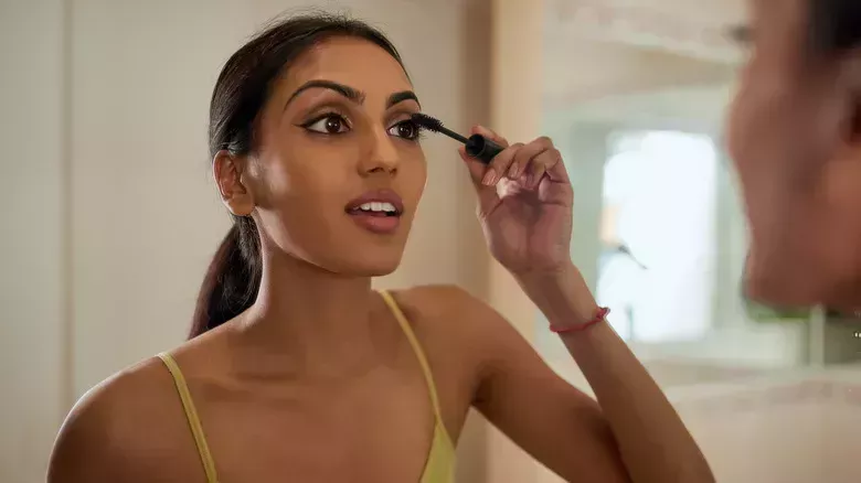 Cómo utilizar el color de los ojos para determinar el subtono de la piel