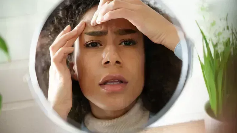 Diferentes tipos de brotes de acné (y las mejores formas de tratarlos)