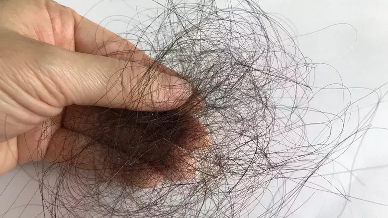 Ingredientes del acondicionador que podrían ser los culpables de la caída del cabello