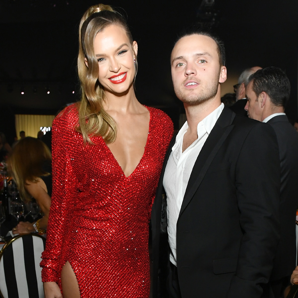 La modelo de Victoria's Secret Josephine Skriver está embarazada y espera su primer hijo con su marido Alexander DeLeon