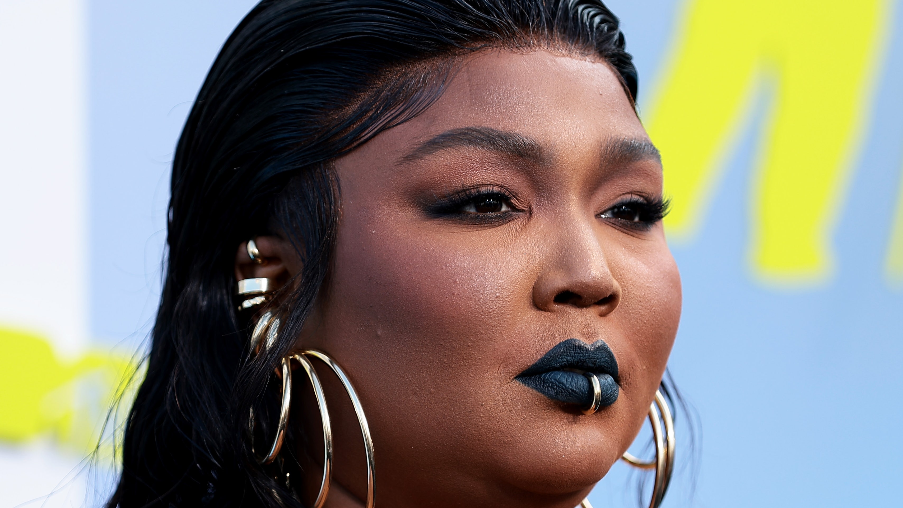 Lizzo se sincera sobre perder peso sin "intentar escapar de la gordura"