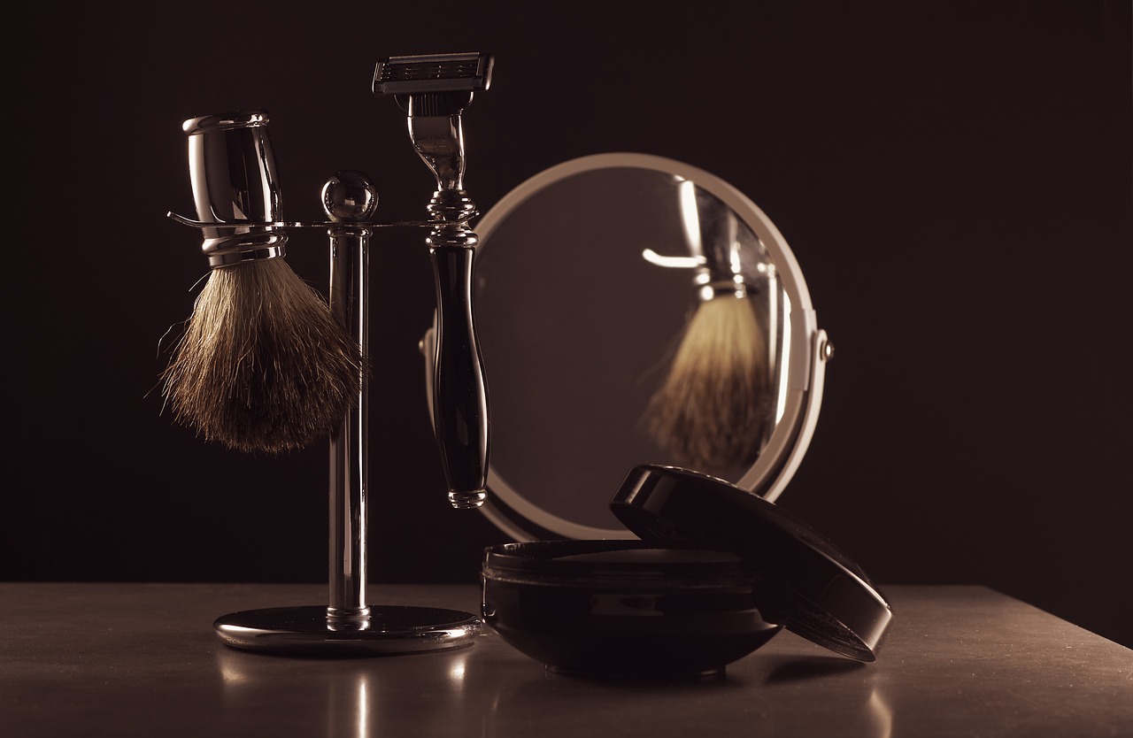 ¿Qué es mejor afeitarse con maquinilla electrica o manual?