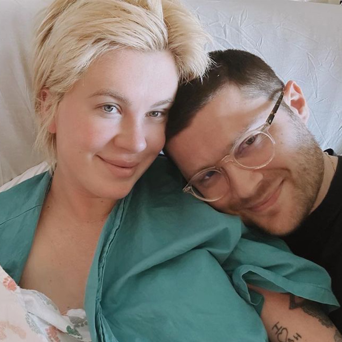 Ireland Baldwin comparte los mejores trucos para mamás y un recorrido por la habitación del bebé tras dar la bienvenida a una niña