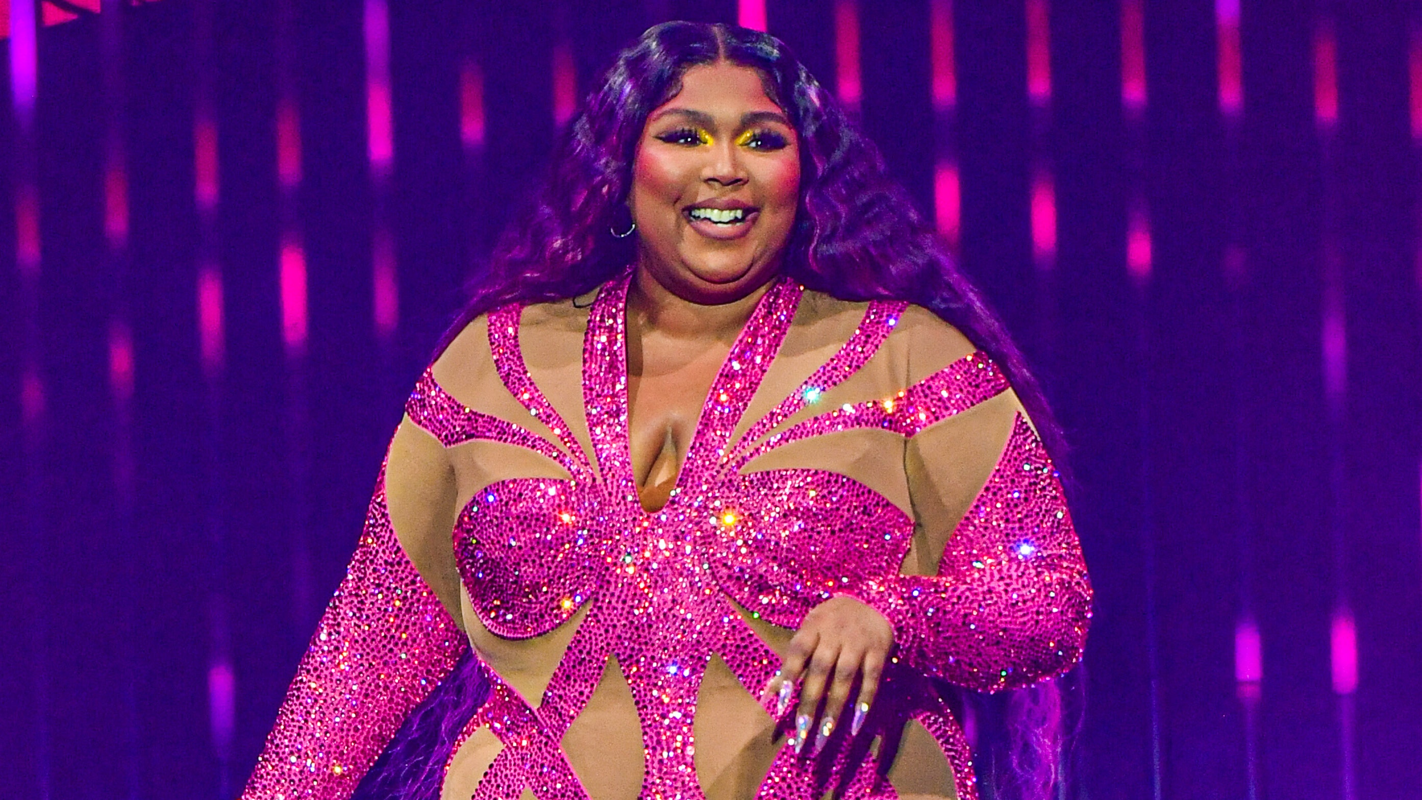 La manicura con gemas oceánicas de Lizzo es la definición de la esencia de las sirenas