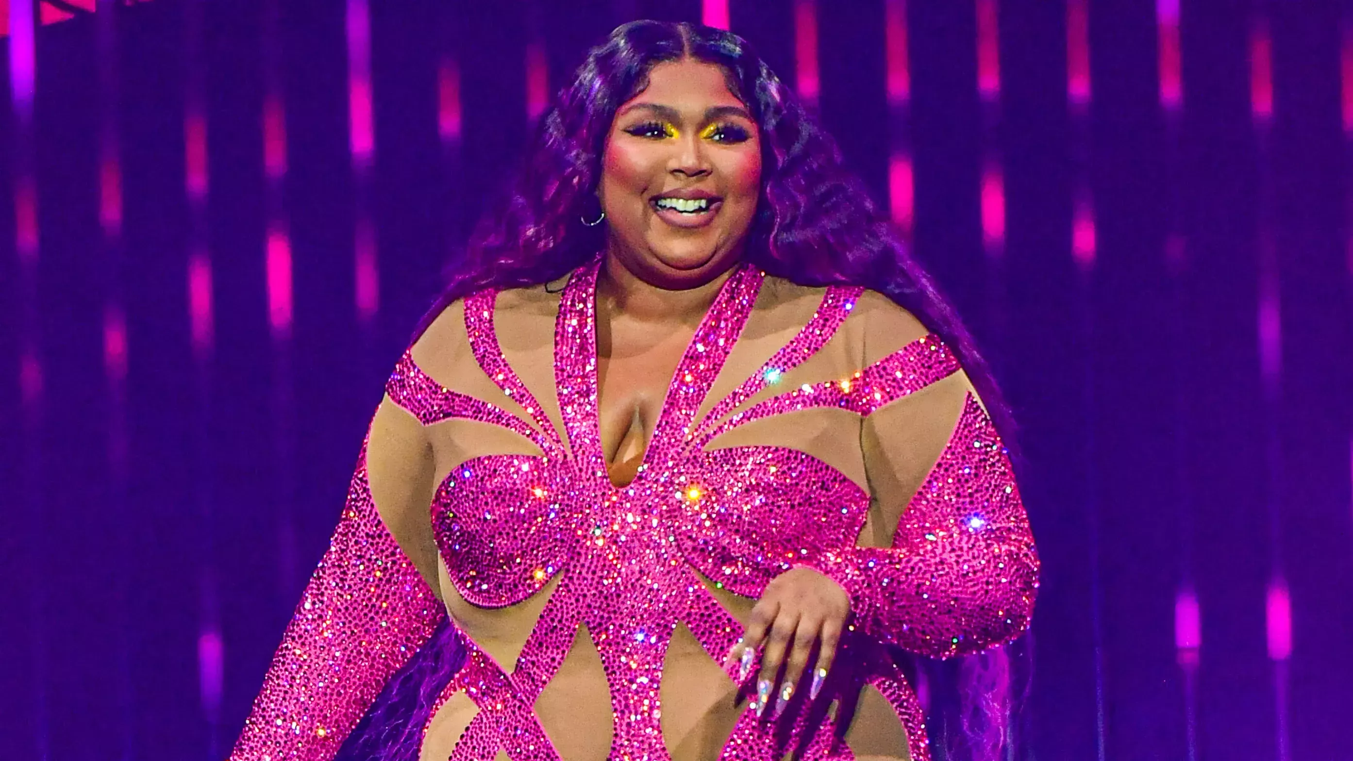 La manicura con gemas oceánicas de Lizzo es la definición de la esencia de las sirenas