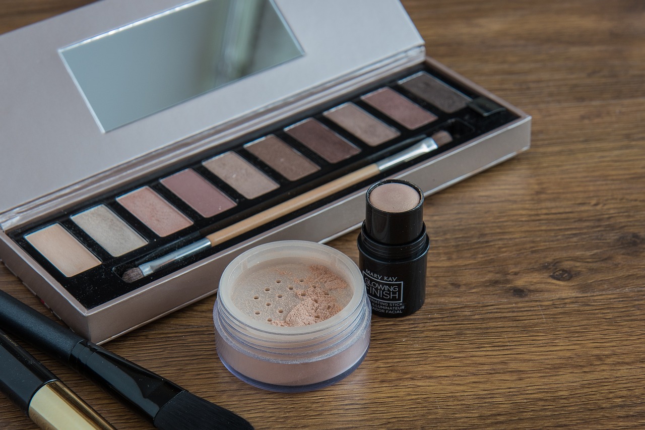 ¿Cómo elegir un buen corrector de ojos?